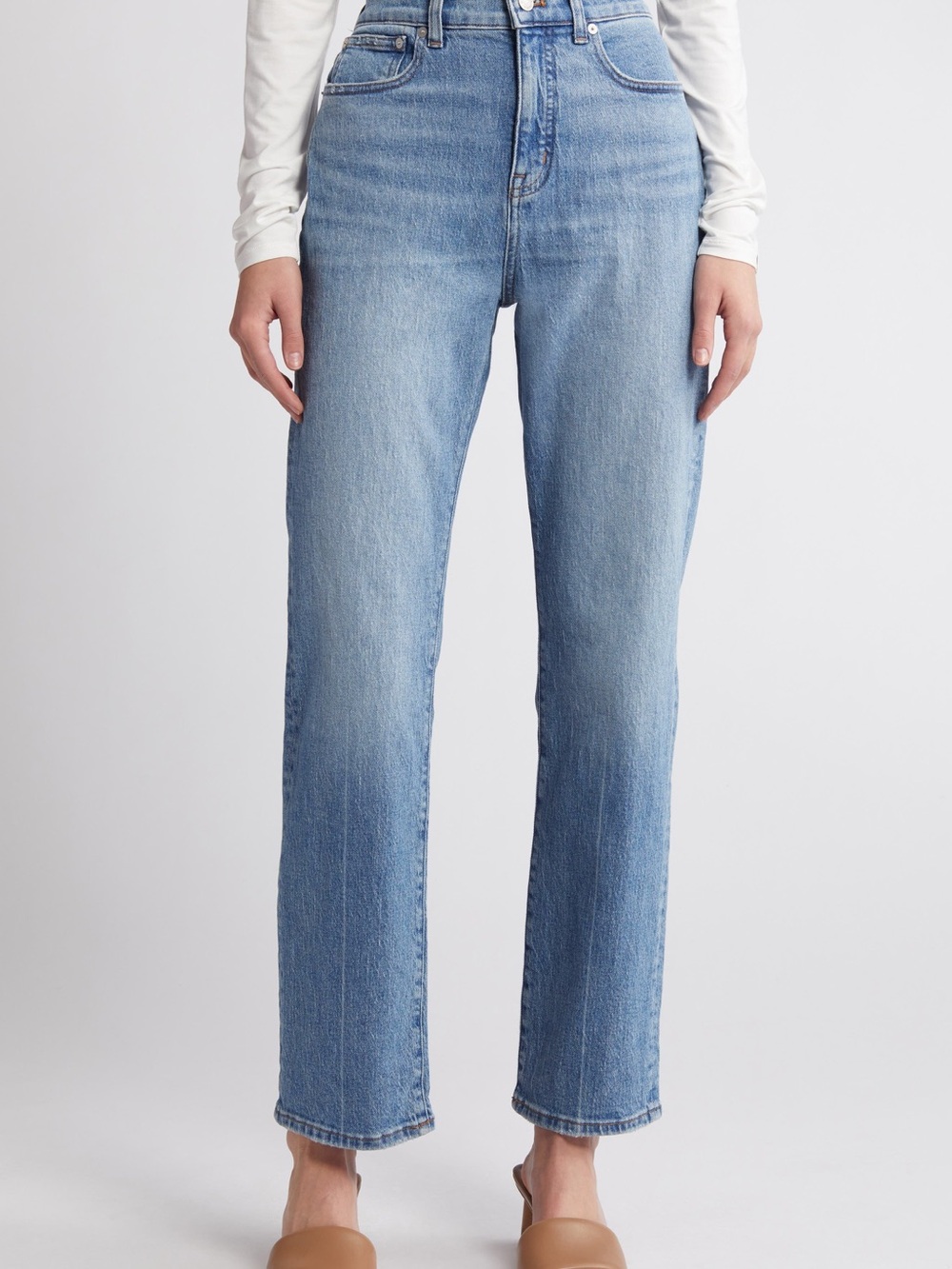 Madewell 90’s Straight Leg High-Rise Jeans in Light Blue Denim